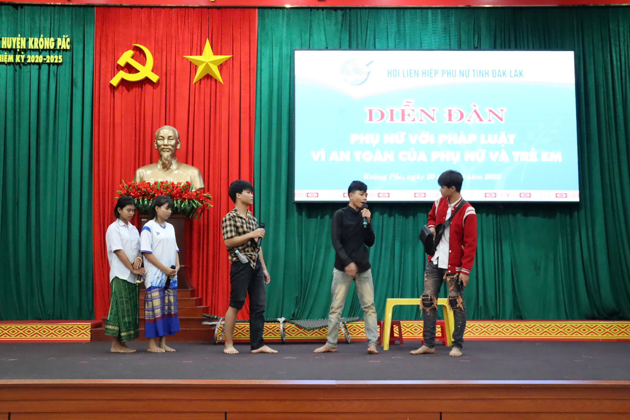 Diễn đàn "Phụ nữ với pháp luật vì an toàn của phụ nữ và trẻ em" tại huyện Krông Pắc.