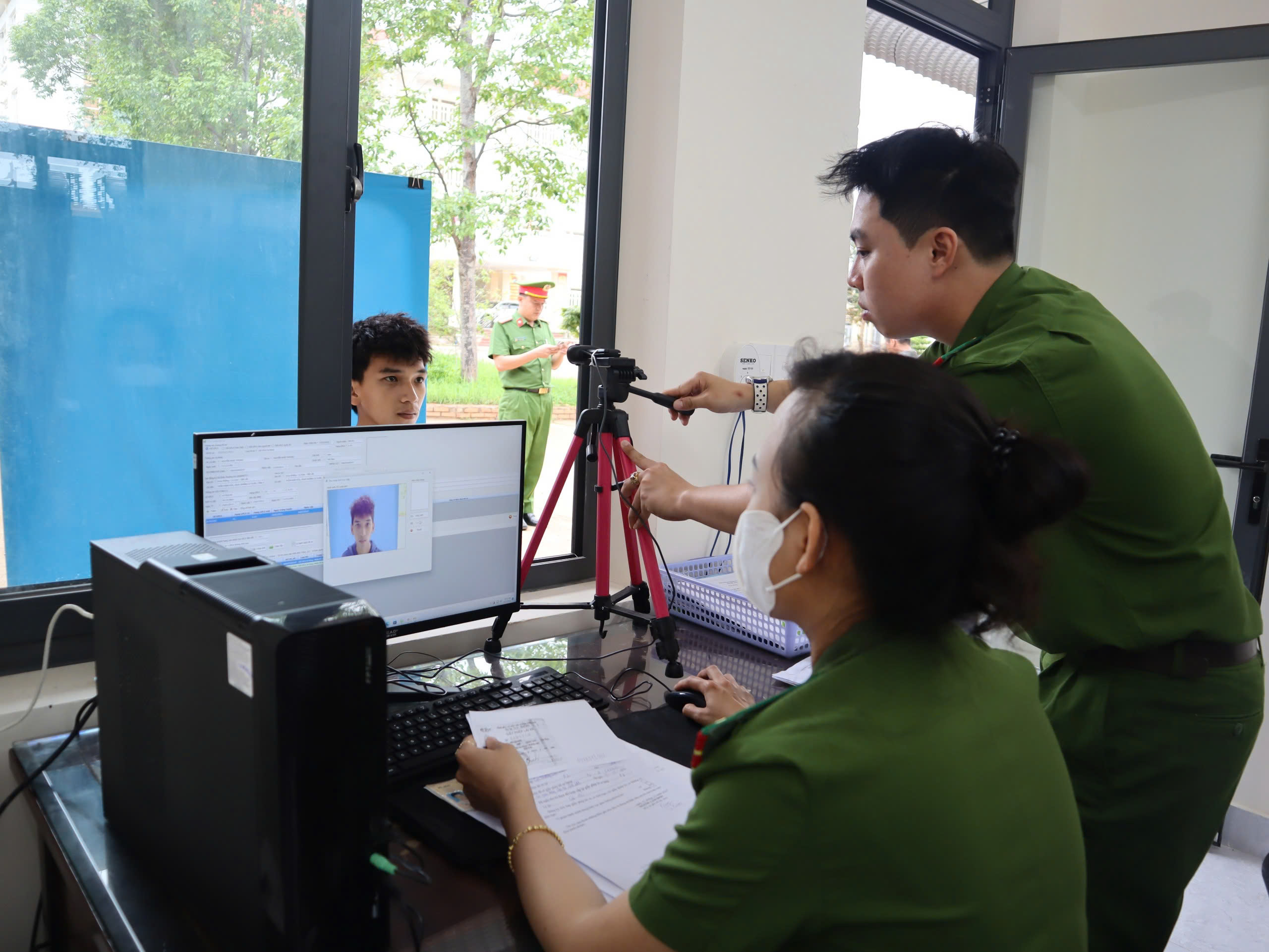 Công an Đắk Lắk tạo điều kiện thuận lợi cho người dân cấp mới và cấp đổi giấy phép lái xe