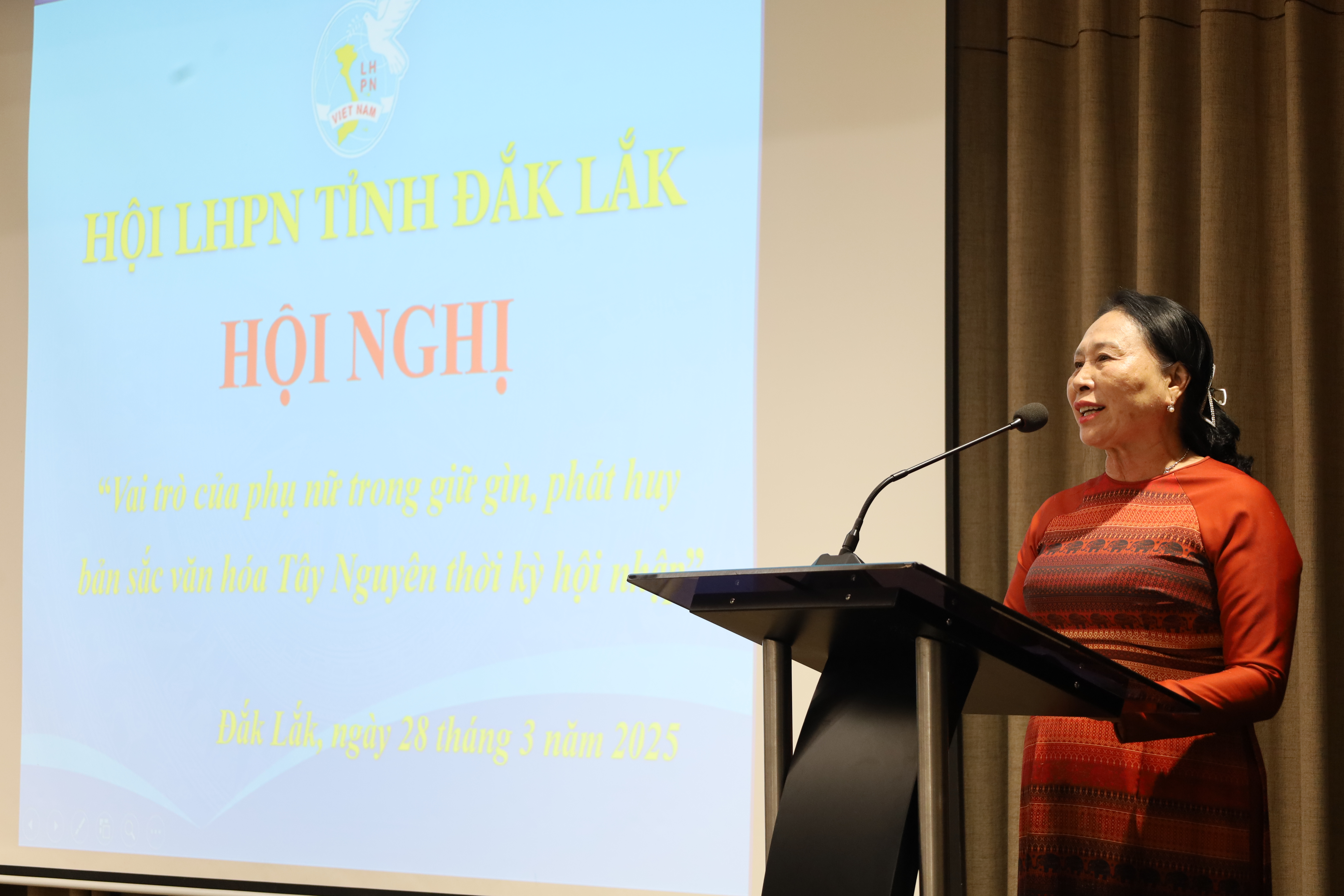 Phát huy vai trò của phụ nữ trong giữ gìn, phát huy bản sắc văn hóa Tây Nguyên thời kỳ hội nhập