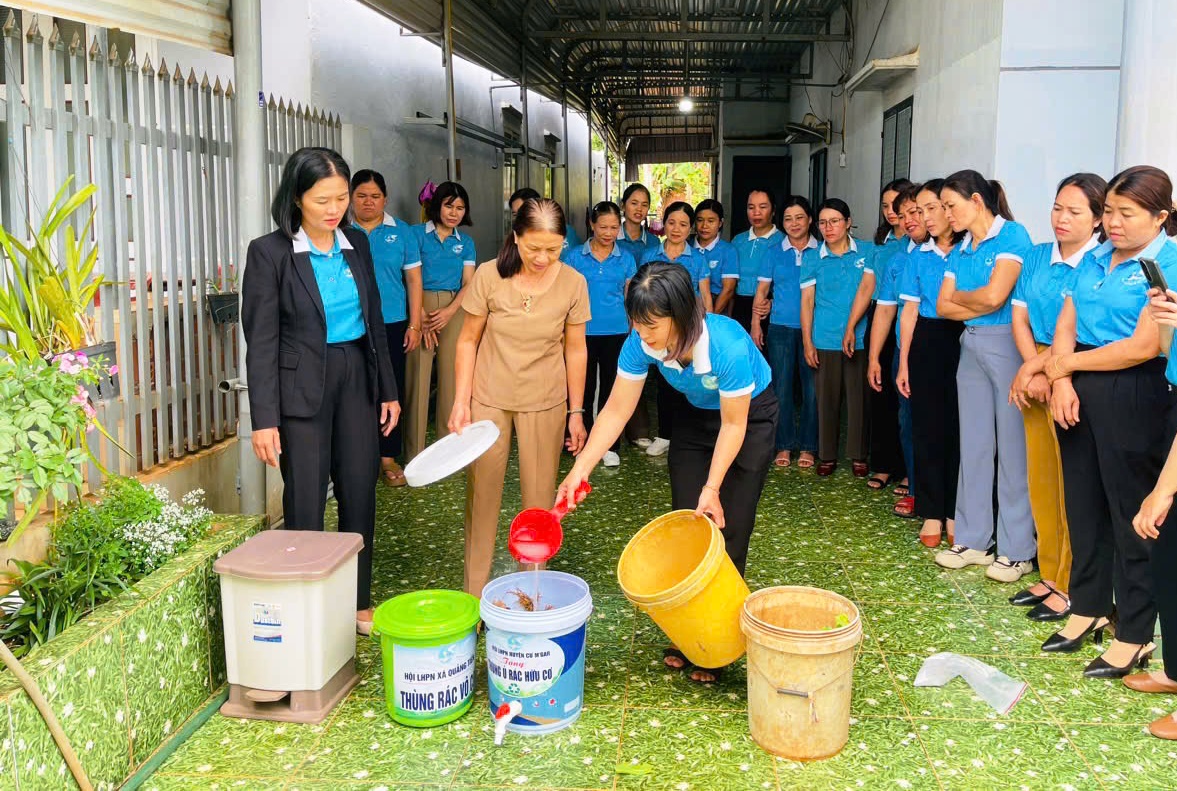 Hội LHPN huyện Cư M’gar phát động xây dựng 3000 mô hình “ủ rác thành phân hữu cơ”