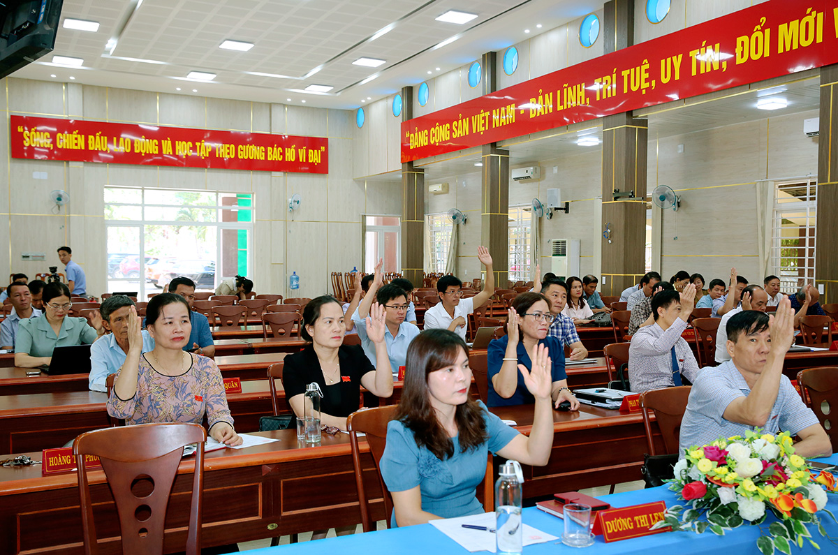 Kỳ họp Chuyên đề lần thứ Mười ba HĐND huyện Krông Năng HĐND khóa VIII