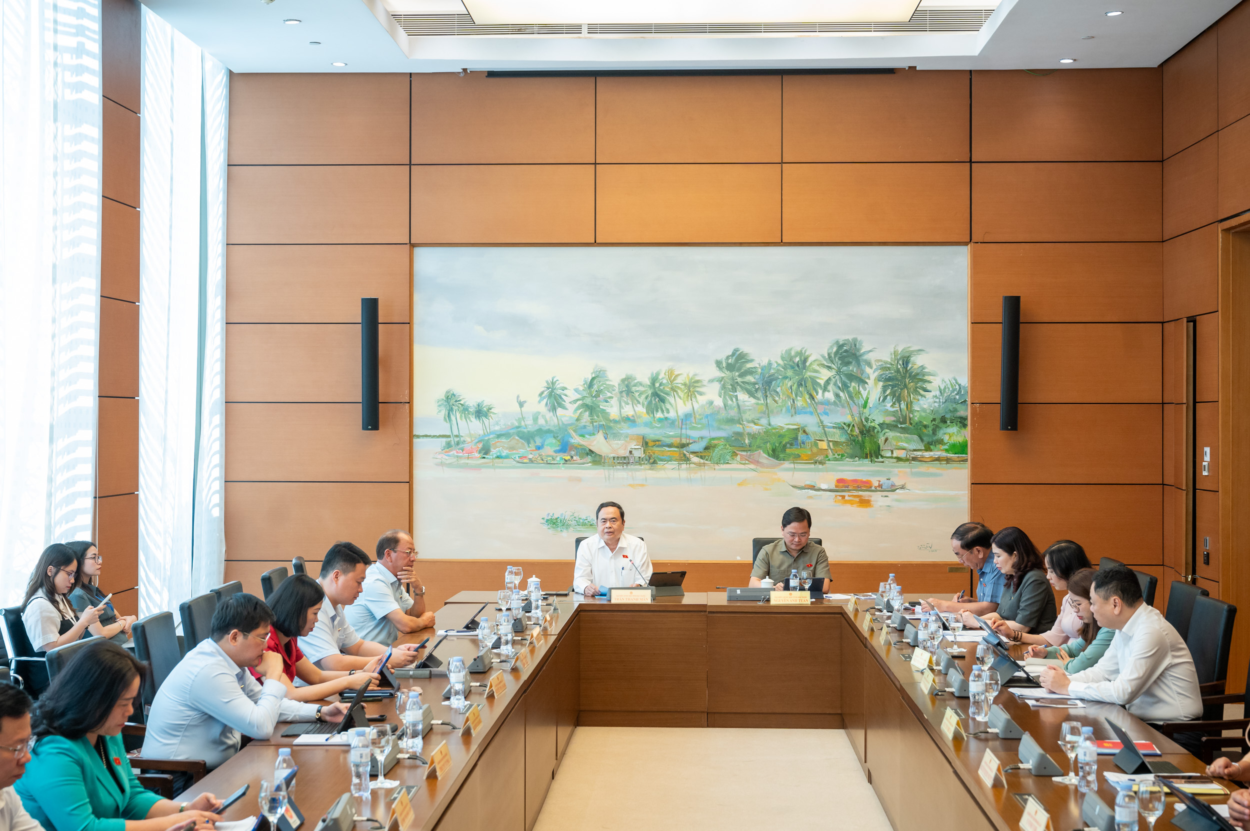 Đoàn đại biểu Quốc hội tỉnh Đắk Lắk tham gia thảo luận về dự thảo Nghị quyết sửa đổi, bổ sung một số điều của Hiến pháp năm 2013