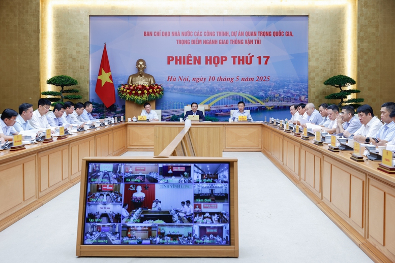 Thủ tướng Phạm Minh Chính yêu cầu triển khai nhanh các công trình giao thông trọng điểm, tạo đà, tạo lực cho đất nước phát triển