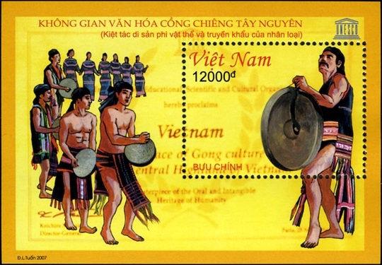 Để tiếng cồng chiêng vang xa