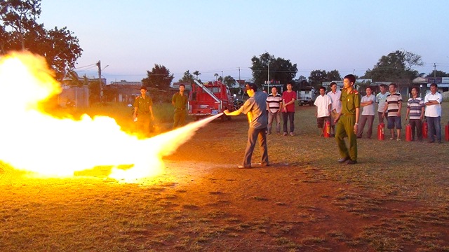 Huấn luyện nghiệp vụ và diễn tập phương án chữa cháy và cứu nạn cứu hộ tại chợ Thị trấn Quảng Phú – Cư’Mgar