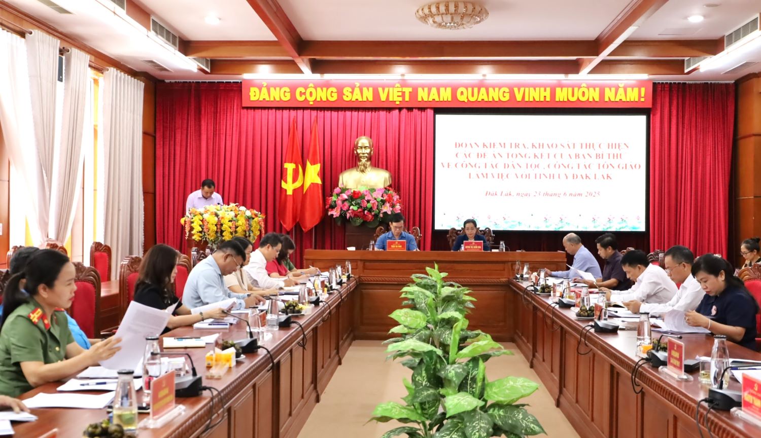 Đoàn công tác của Trung ương làm việc tại tỉnh Đắk Lắk về công tác dân tộc, tôn giáo