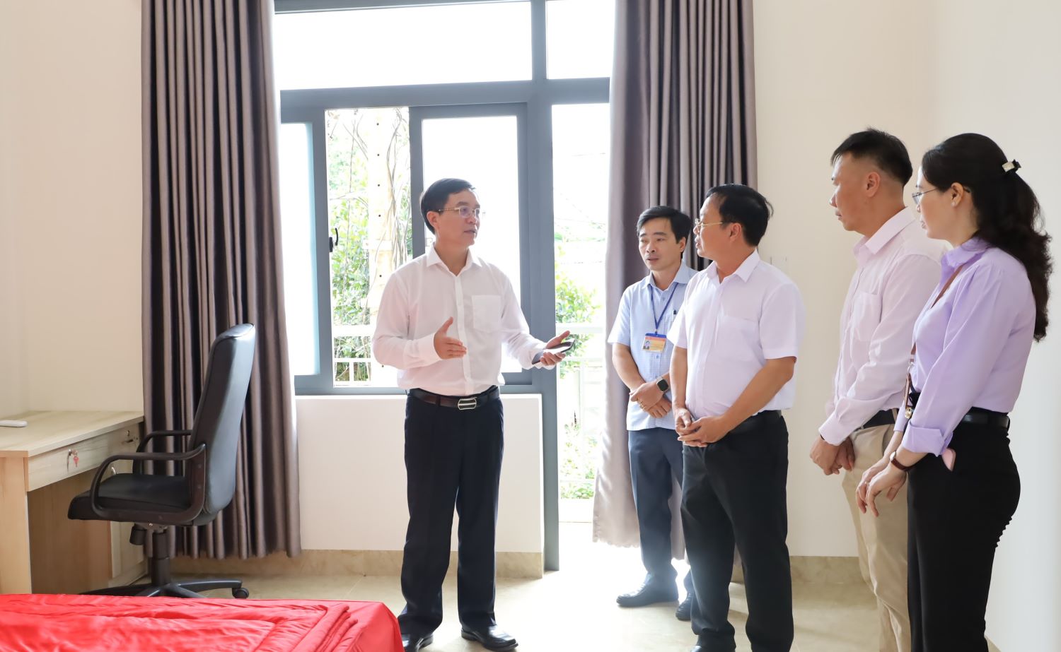 Bí thư Tỉnh ủy Đắk Lắk kiểm tra công tác bố trí nơi ở cho cán bộ tỉnh Phú Yên tại Trường Chính trị tỉnh