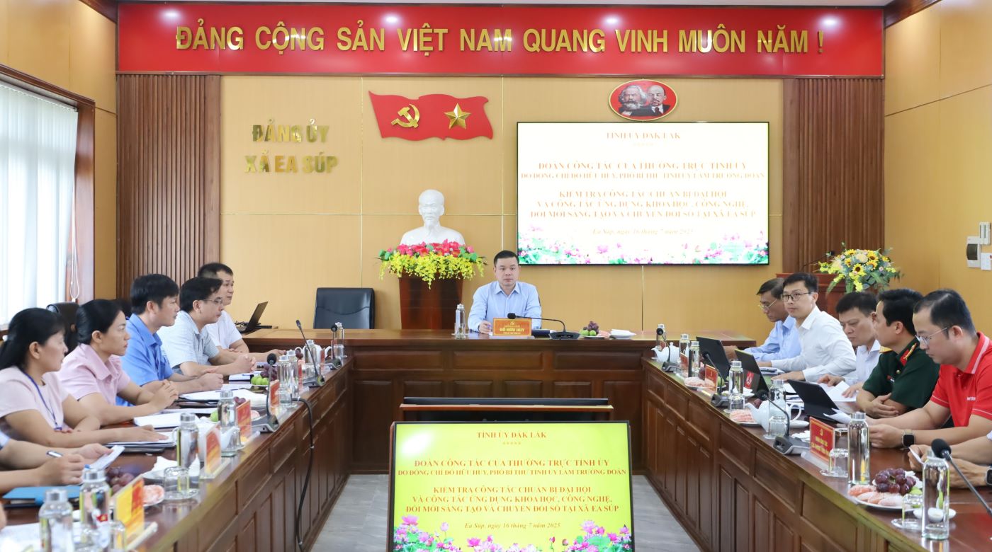 Phó Bí thư Tỉnh ủy Đắk Lắk Đỗ Hữu Huy làm việc với Đảng ủy xã Ea Súp