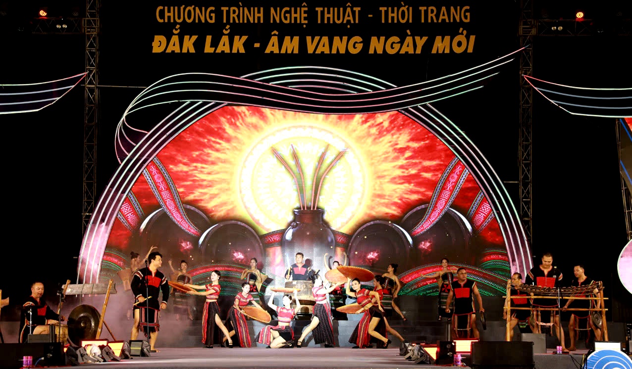“Đắk Lắk - Âm vang ngày mới”