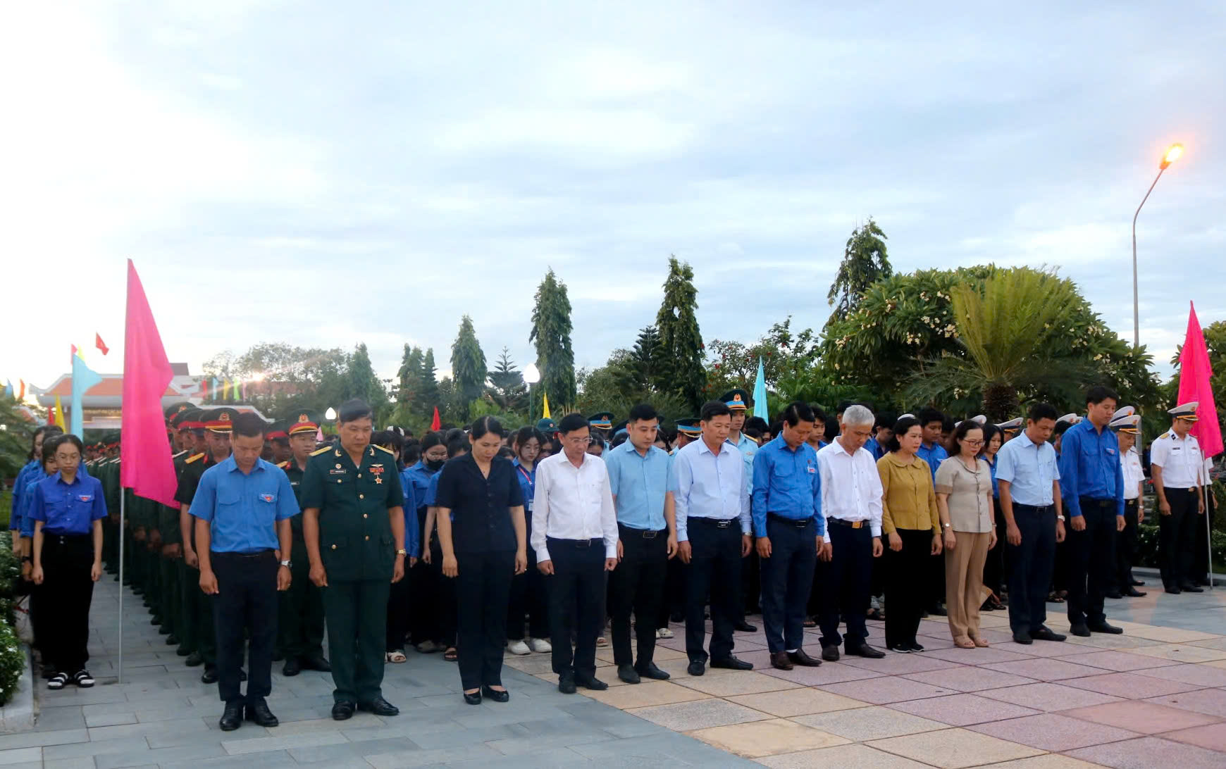 Tuổi trẻ Đắk Lắk thành kính nghiêng mình trước anh linh các anh hùng liệt sĩ