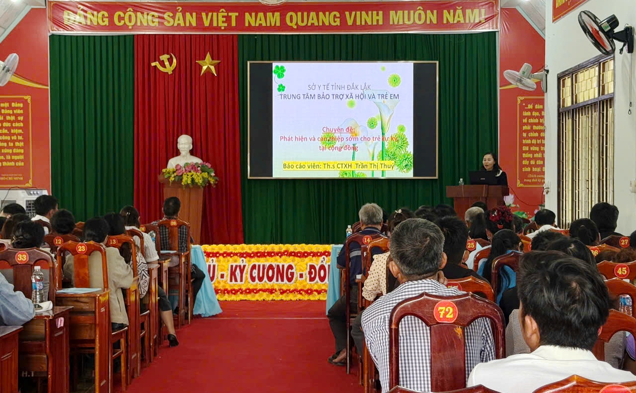 Nâng cao năng lực công tác xã hội cho cộng tác viên cộng đồng tại xã Cư Pui