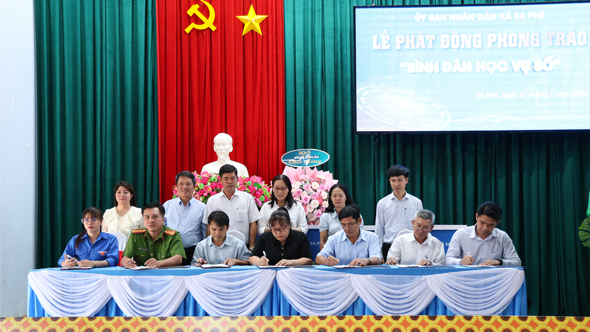 Xã Ea Phê phát động phong trào “Bình dân học vụ số” nâng cao kỹ năng số cho người dân