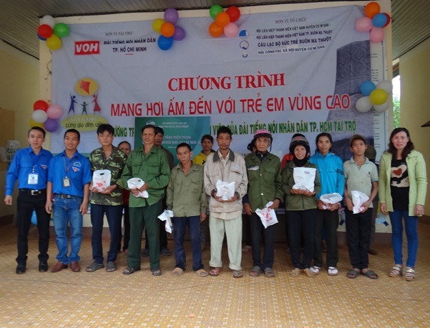 Tổ chức Chương trình “Mang hơi ấm đến với trẻ em vùng cao”