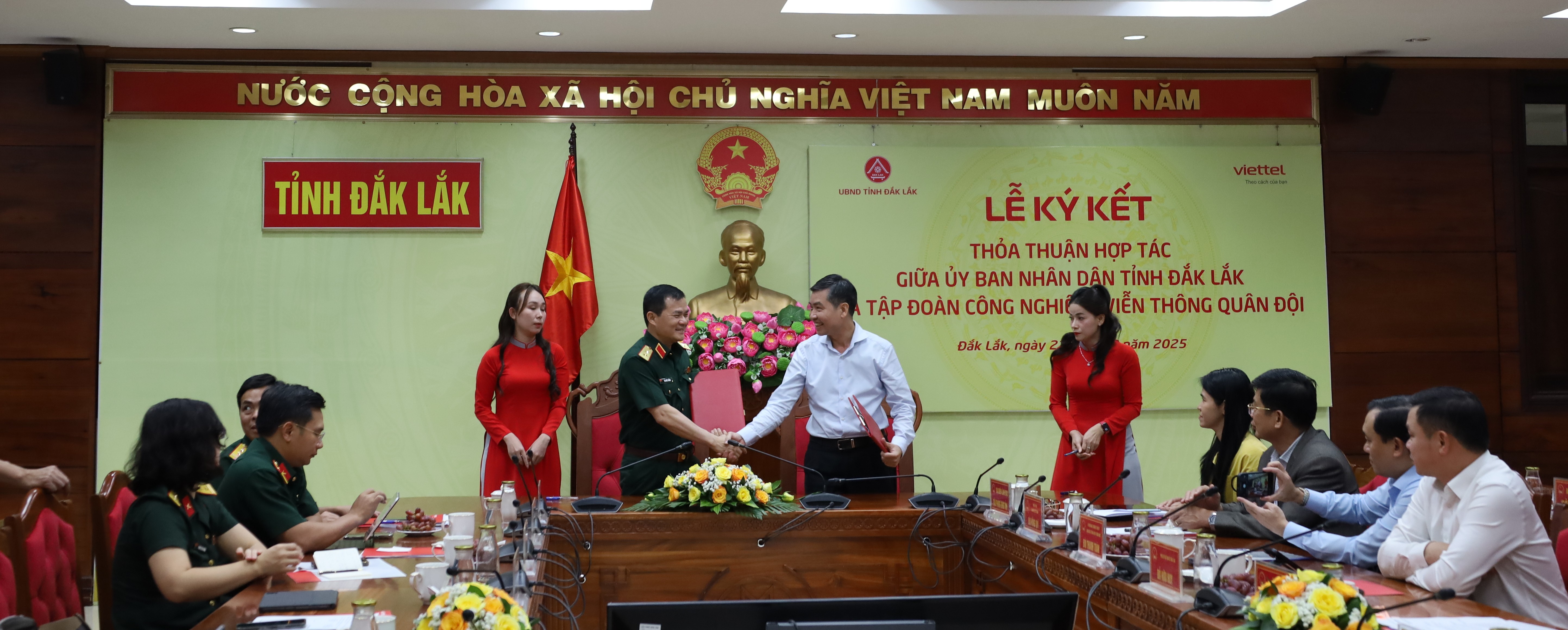 UBND tỉnh Đắk Lắk và Tập đoàn Công nghiệp - Viễn thông Quân đội ký kết Thỏa thuận hợp tác về chuyển đổi số giai đoạn 2025-2030