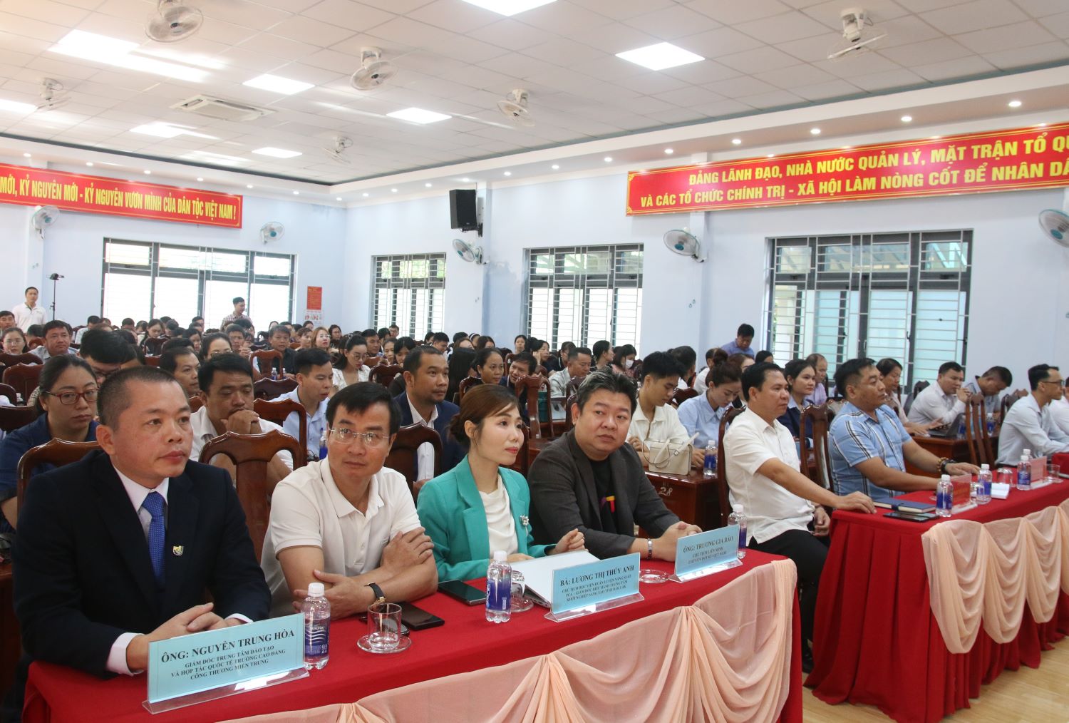 Xã Hòa Phú tập huấn chuyển đổi số cho cán bộ và doanh nghiệp