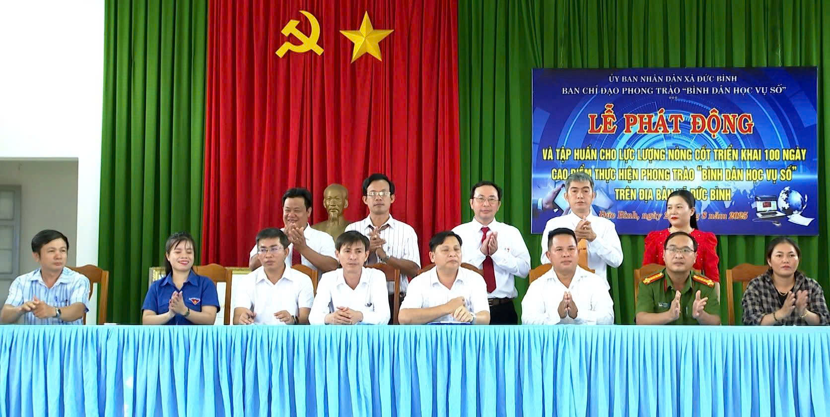 Xã Đức Bình phát động Phong trào “Bình dân học vụ số” và tập huấn kỹ năng số hỗ trợ người dân