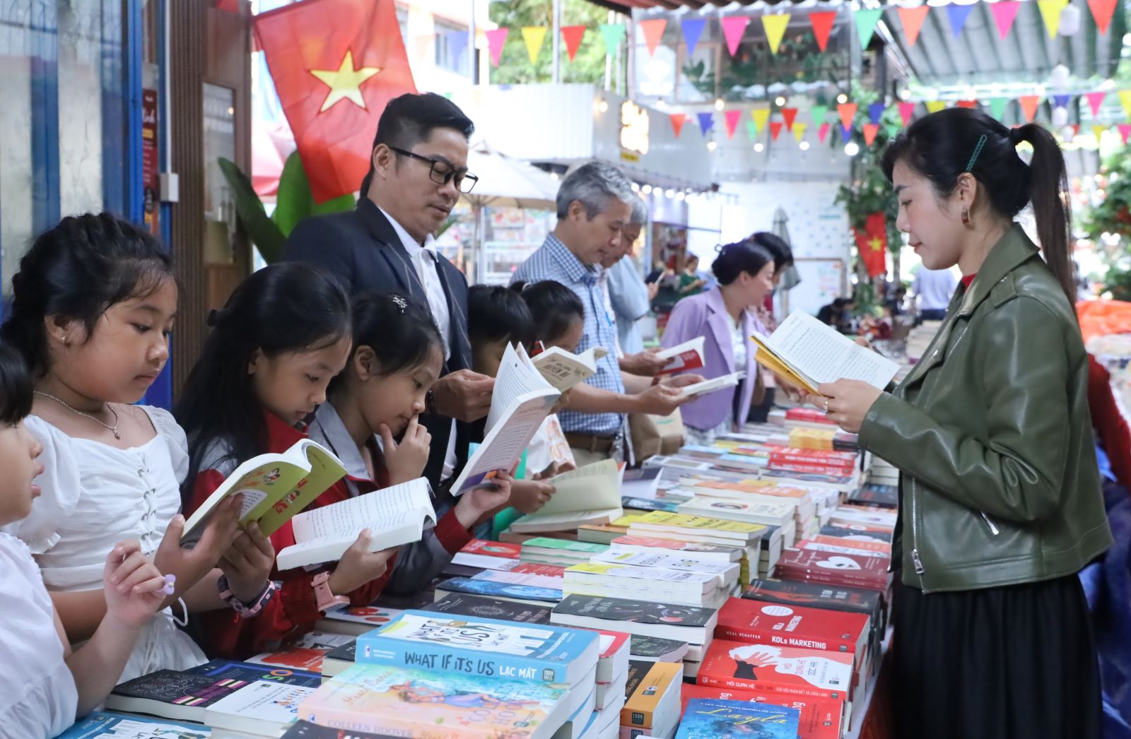 Khai mạc Tuần lễ Văn hoá đọc tại Đường sách Cà phê Buôn Ma Thuột