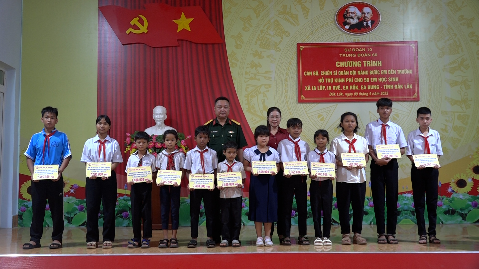 Chương trình “Cán bộ, chiến sĩ Quân đội nâng bước em đến trường” năm 2025