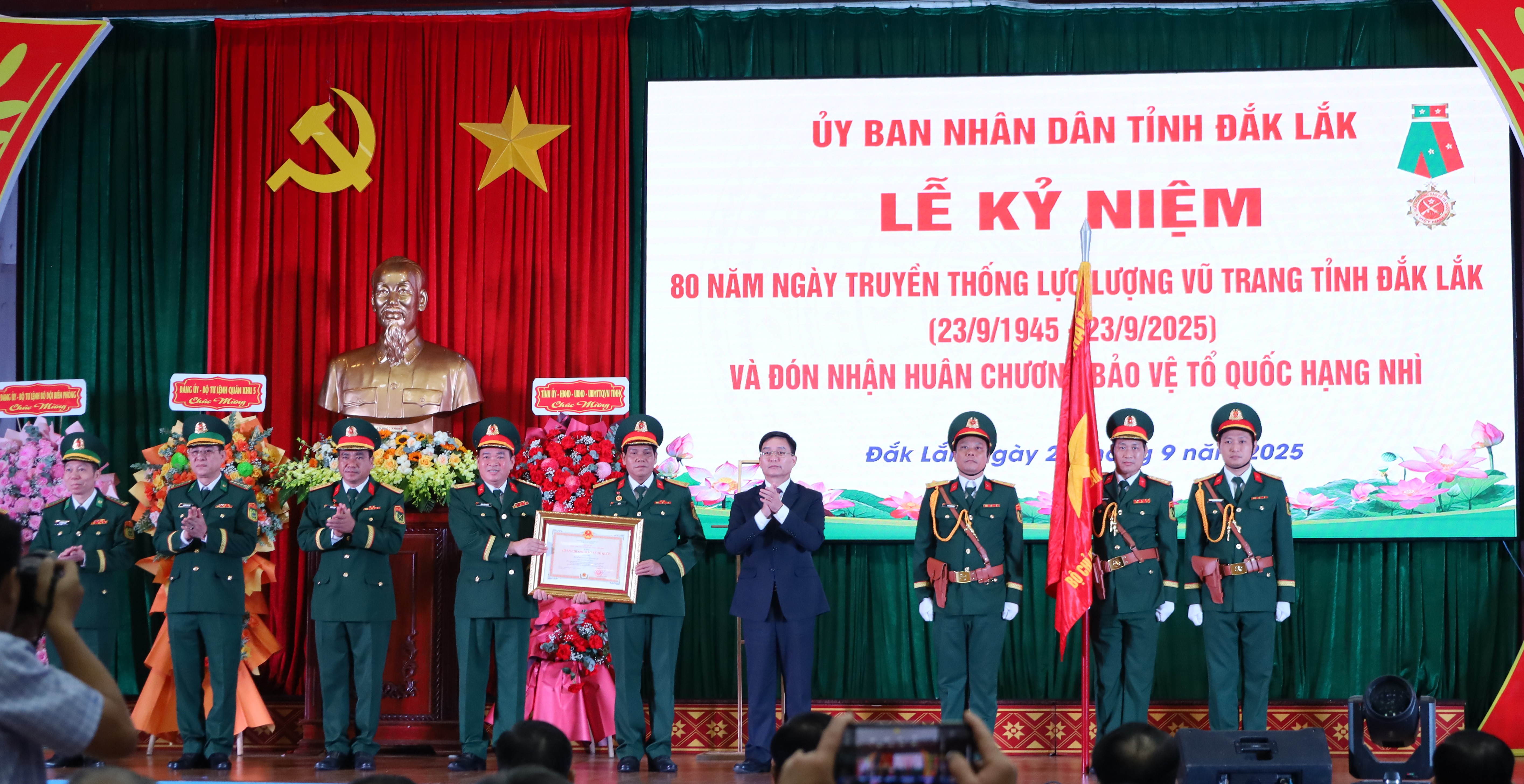 Lực lượng vũ trang tỉnh Đắk Lắk kỷ niệm 80 năm Ngày truyền thống và đón nhận Huân chương Bảo vệ Tổ quốc hạng Nhì