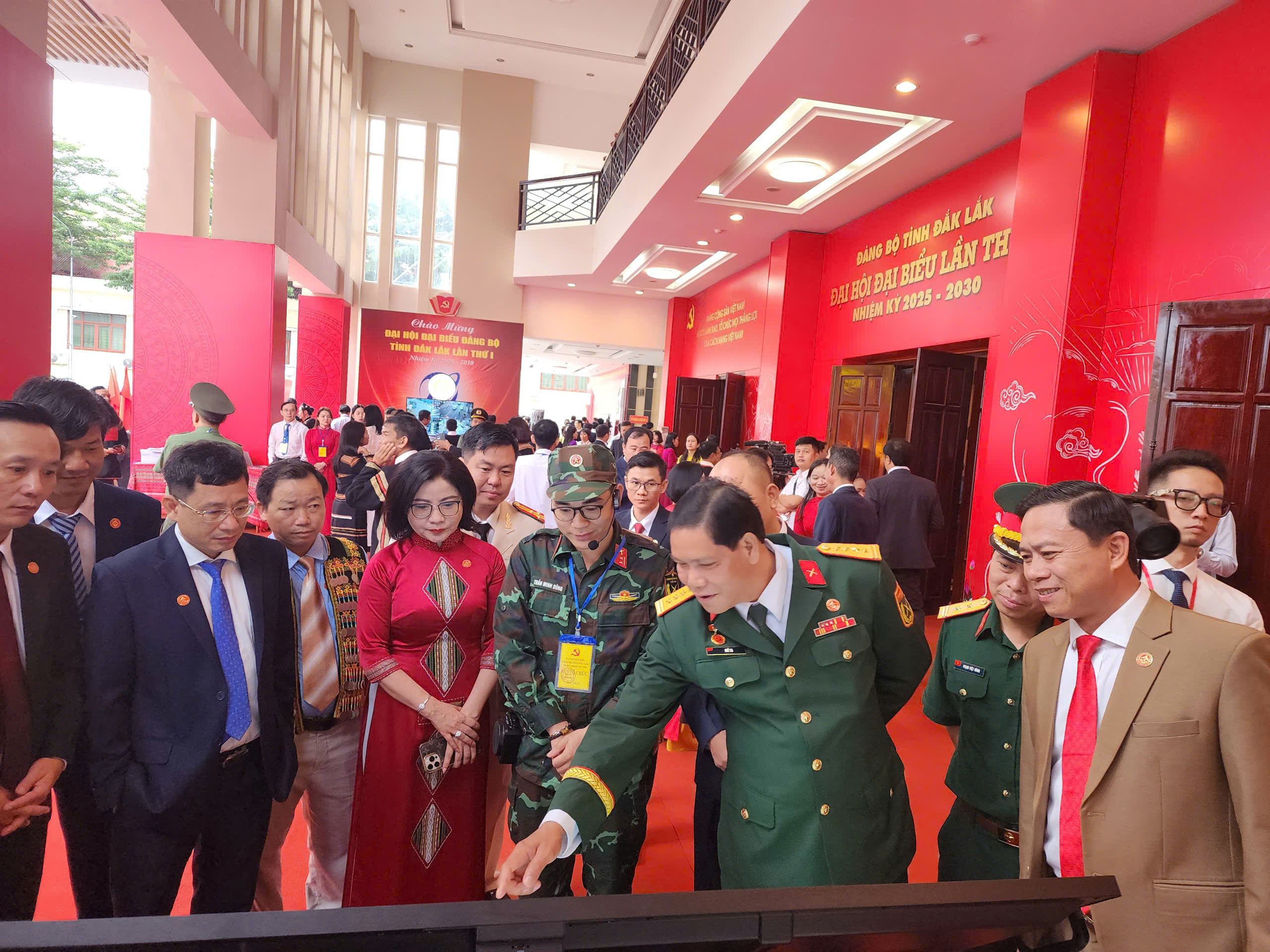 Viettel giới thiệu giải pháp công nghệ số tại Đại hội Đảng bộ tỉnh Đắk Lắk lần thứ I, nhiệm kỳ 2025-2030.