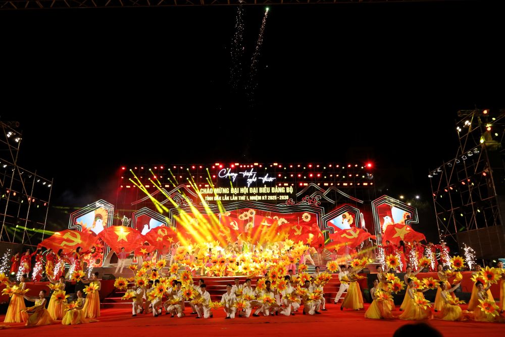 Đặc sắc chương trình nghệ thuật “Đắk Lắk - Tự hào dưới cờ Đảng quang vinh”