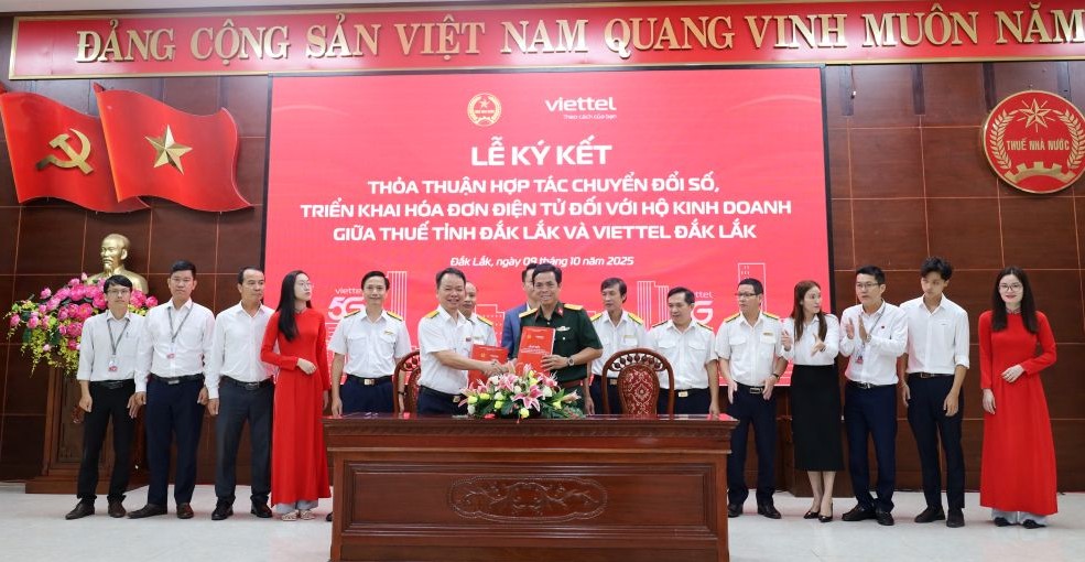 Thuế Đắk Lắk và Viettel Đắk Lắk ký kết hợp tác triển khai hoá đơn điện tử, hỗ trợ hộ kinh doanh chuyển đổi số