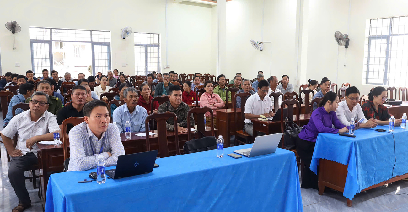 Xã Phú Xuân cấp Giấy chứng nhận quyền sử dụng đất cho 53 hộ dân