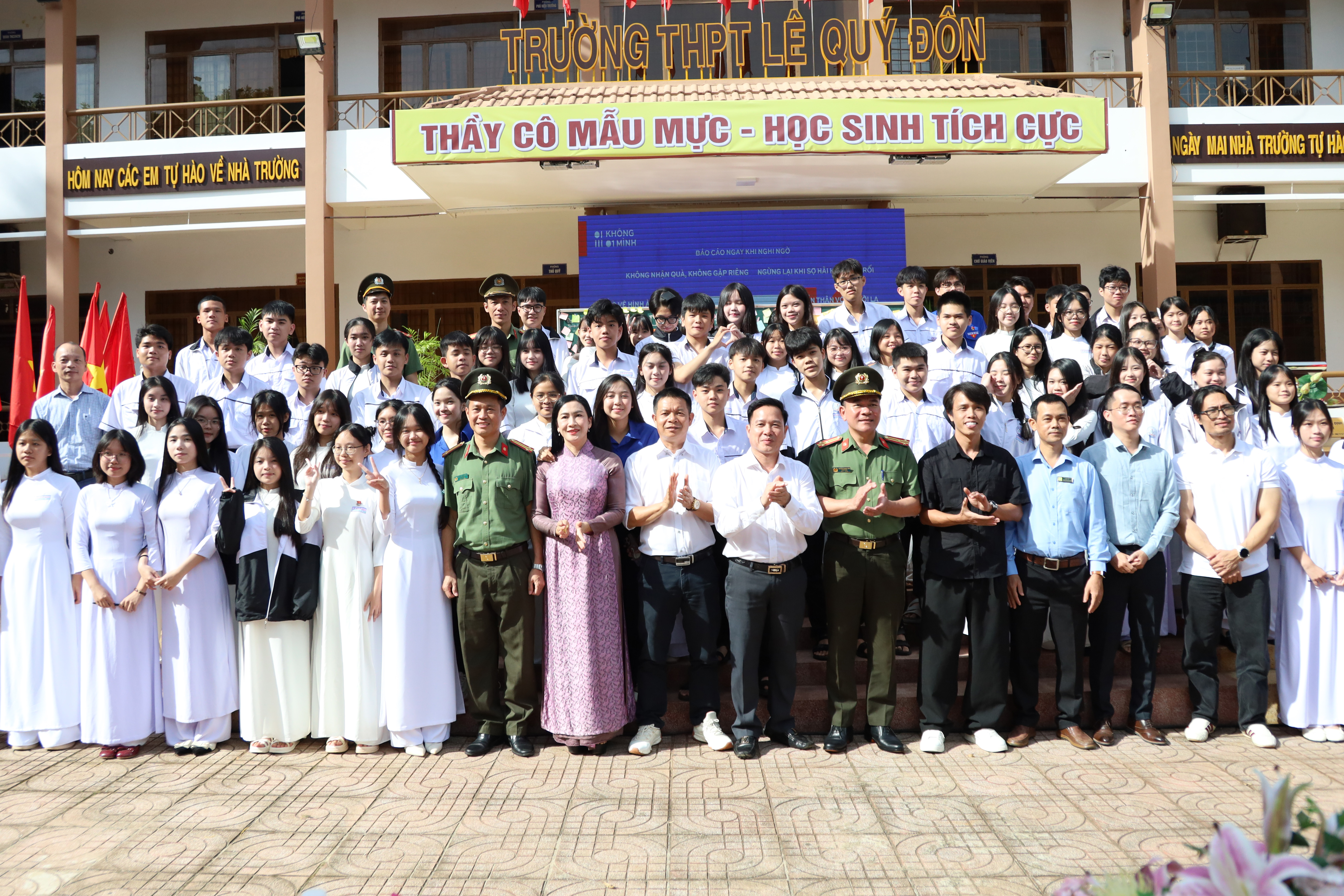 Hơn 3.700 học sinh Đắk Lắk được trang bị "lá chắn số" phòng chống "Bắt cóc trực tuyến"