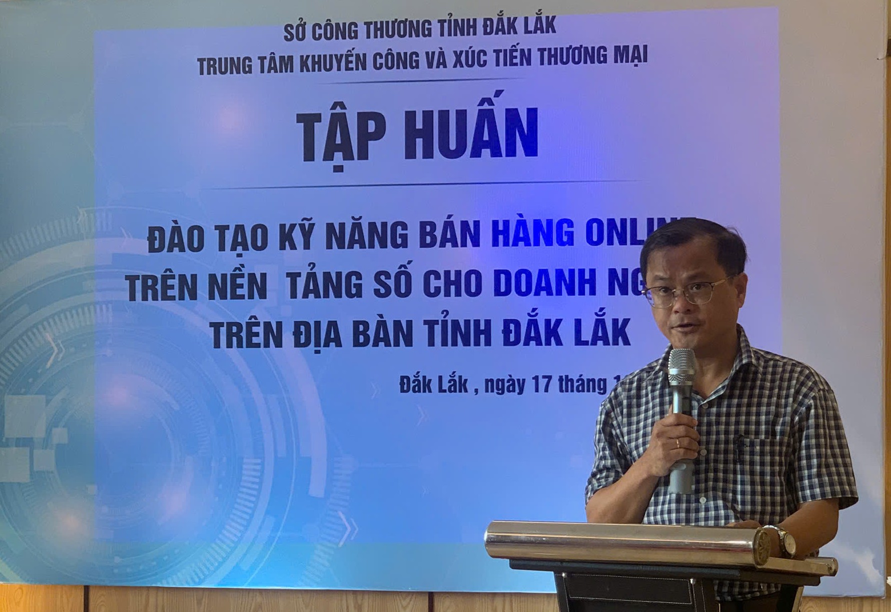 Tập huấn đào tạo kỹ năng bán hàng online trên nền tảng số cho doanh nghiệp