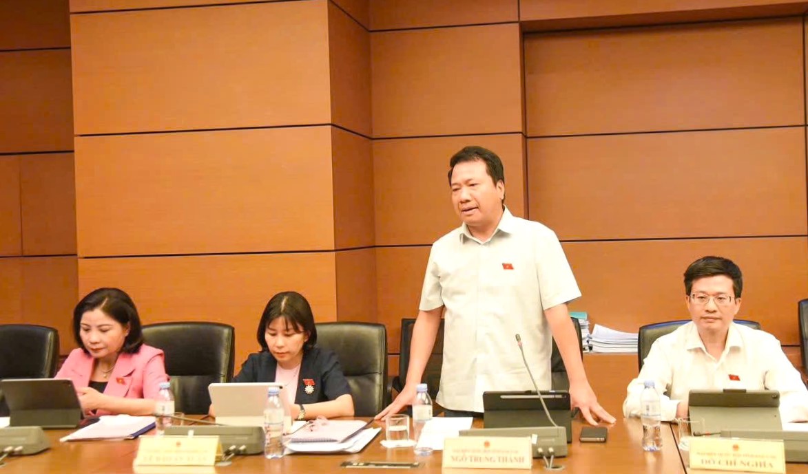 Đoàn đại biểu Quốc hội tỉnh Đắk Lắk thảo luận về công tác xây dựng pháp luật và thích ứng biến đổi khí hậu