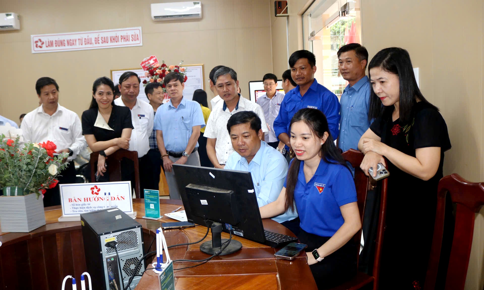 Bí thư Tỉnh ủy Đắk Lắk kiểm tra hoạt động Trung tâm Phục vụ Hành chính công tại cơ sở