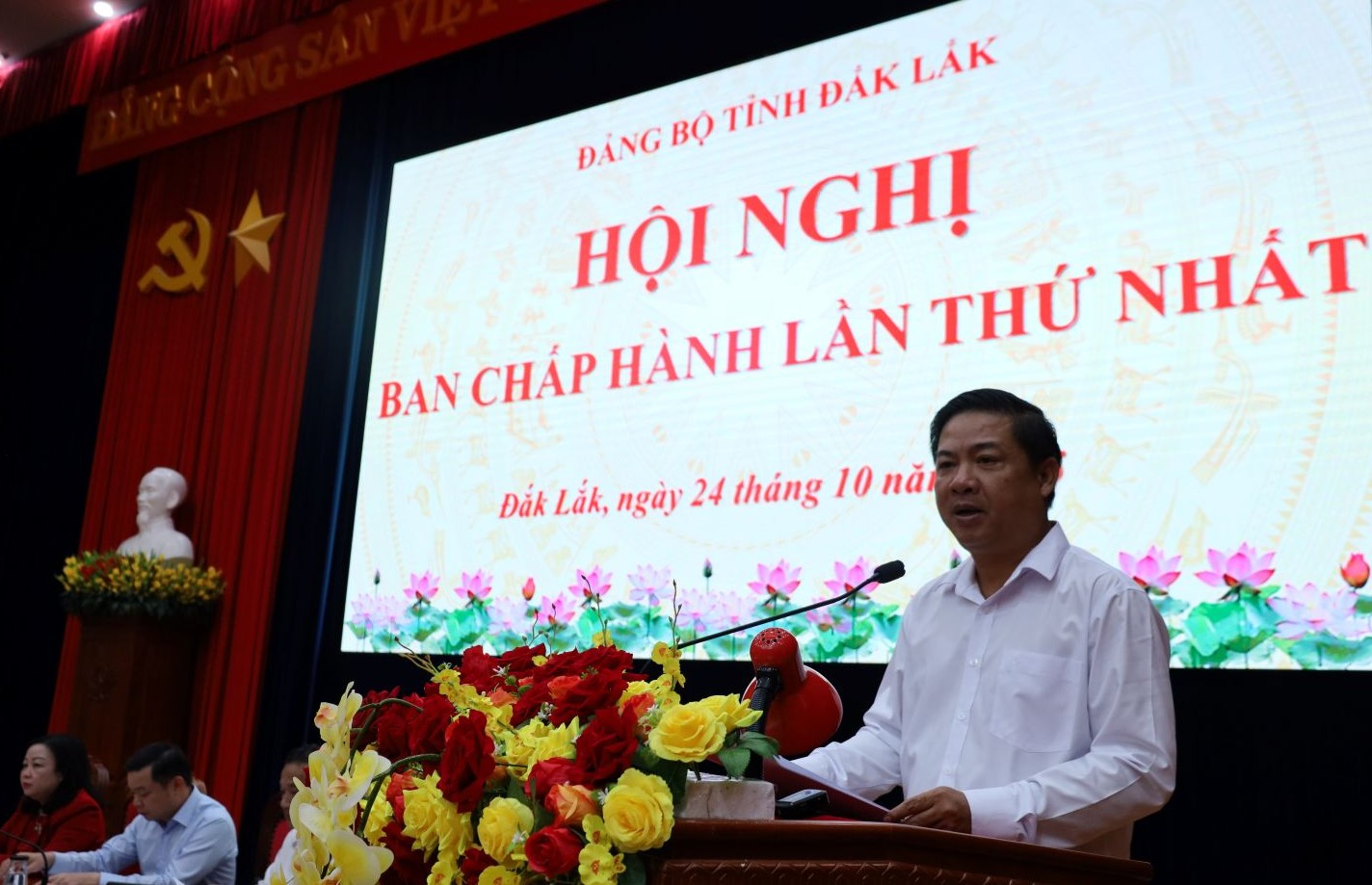 Tập trung công tác xây dựng Đảng và các giải pháp thúc đẩy phát triển kinh tế đạt mức tăng trưởng cao nhất 8%