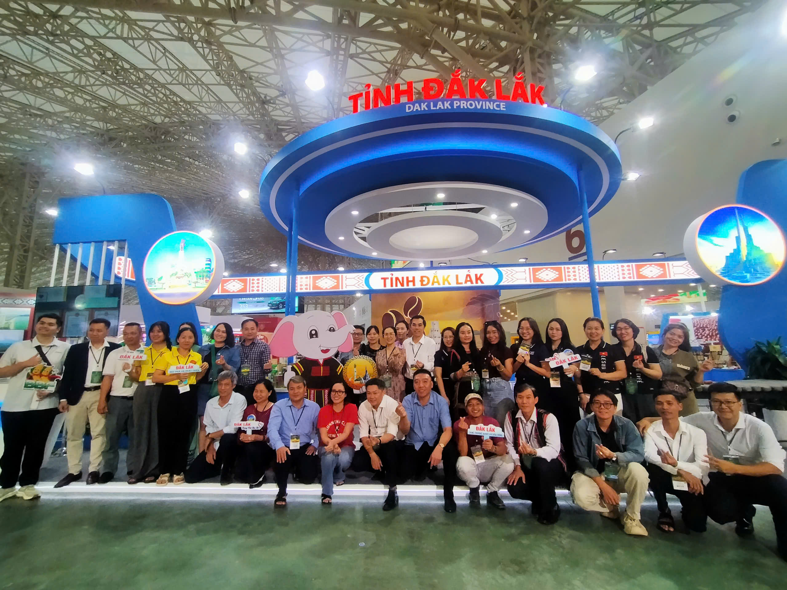 Đắk Lắk quảng bá nông sản xuất khẩu, mời du khách uống cà phê, ca cao, trải nghiệm văn hóa miễn phí tại Hội chợ Mùa Thu 2025