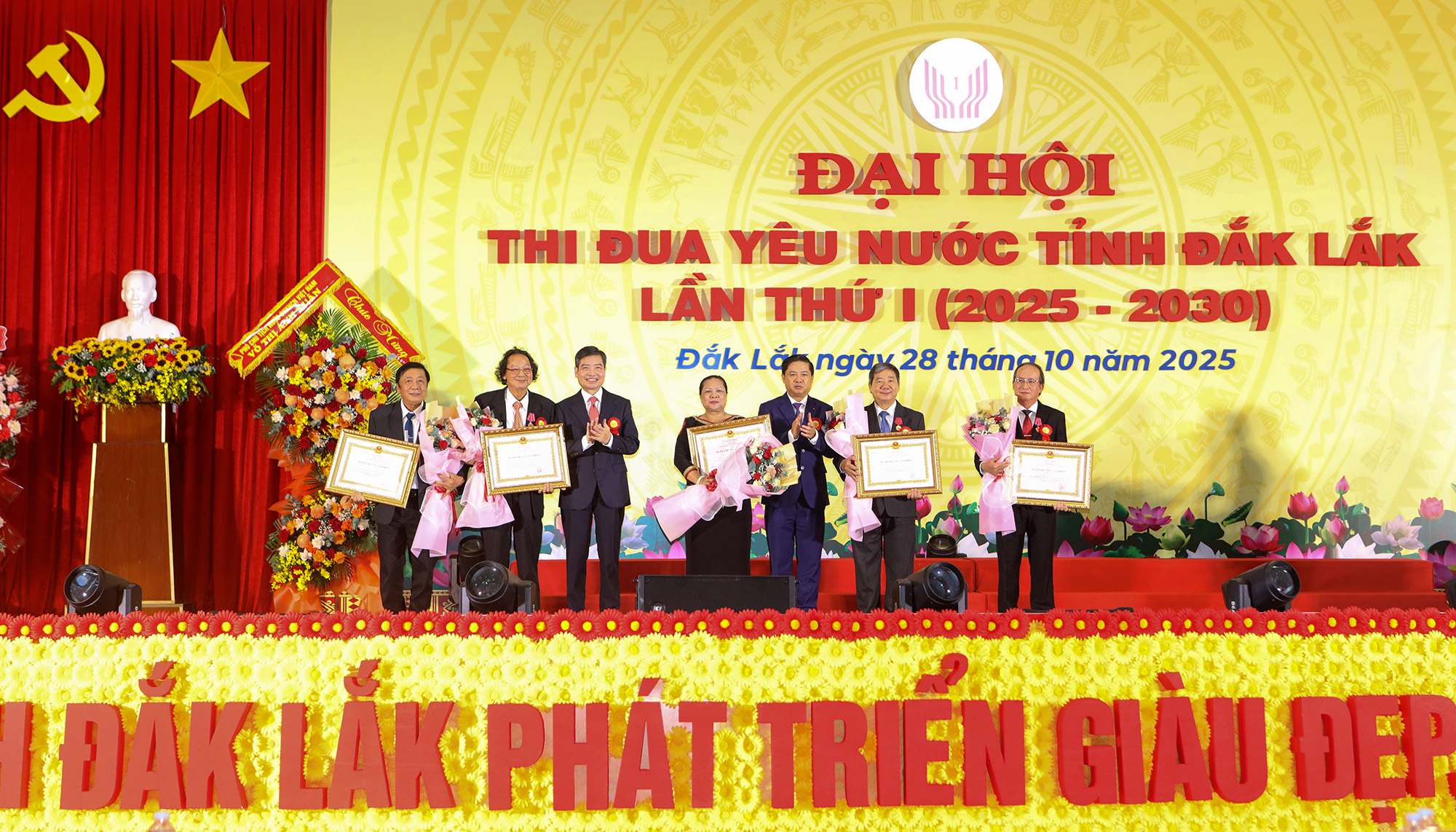 Thi đua đổi mới, sáng tạo, tăng tốc, bứt phá, đưa Đắk Lắk cùng cả nước bước vào kỷ nguyên phát triển mới, giàu đẹp, văn minh, bản sắc