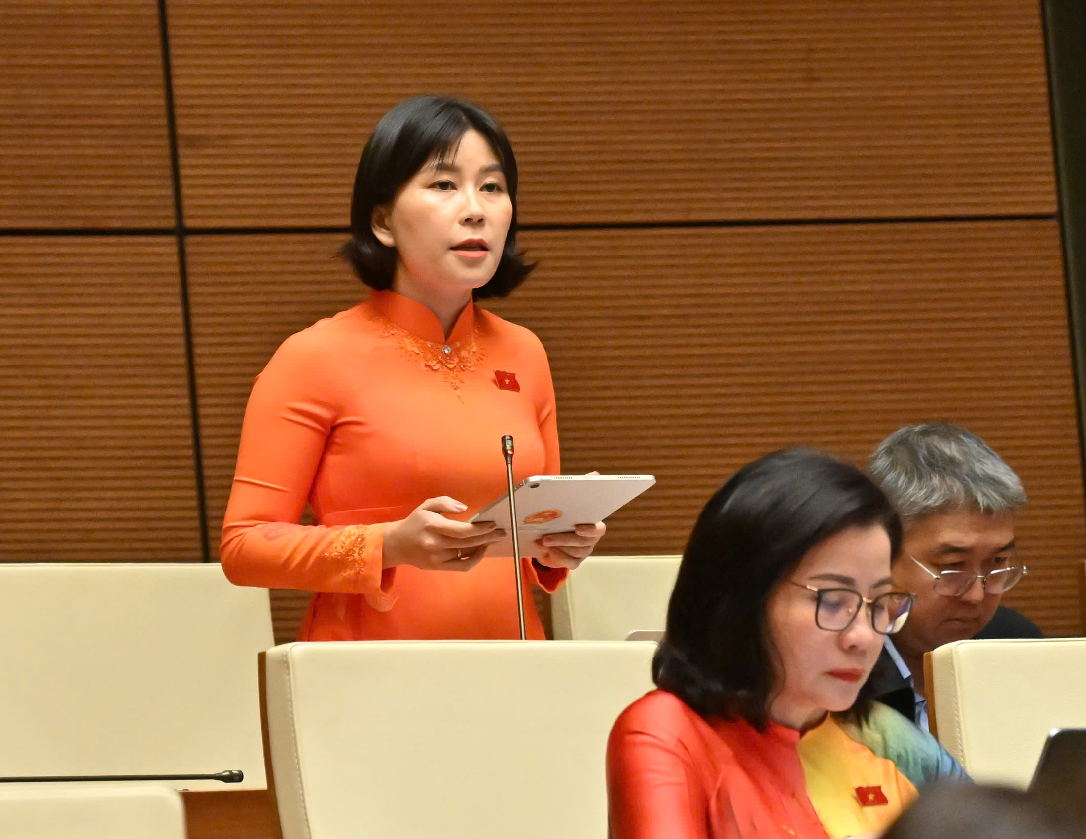 Đoàn đại biểu Quốc hội tỉnh Đắk Lắk thảo luận, góp ý về công tác giải ngân vốn đầu tư công