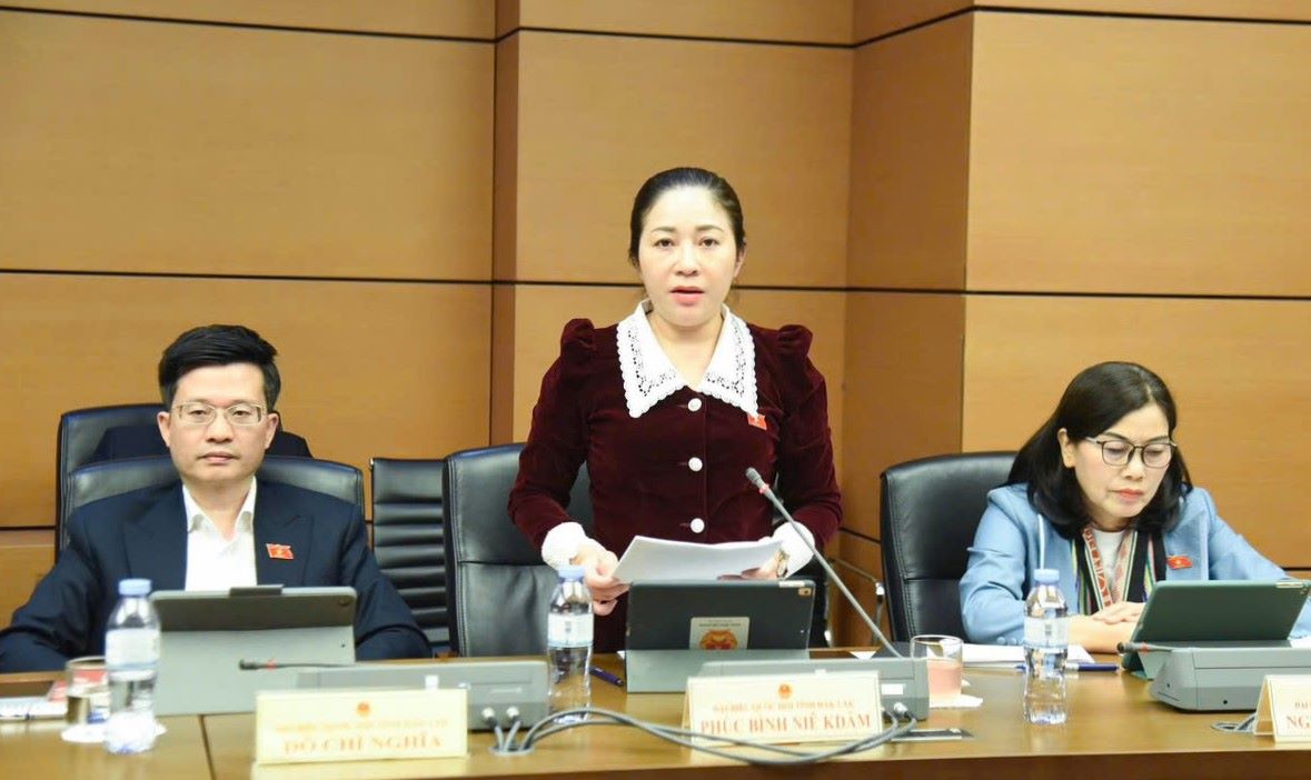 Đoàn đại biểu Quốc hội tỉnh Đắk Lắk tham gia thảo luận tại tổ về nội dung dự thảo Luật Thi hành tạm giữ, tạm giam và cấm đi khỏi nơi cư trú