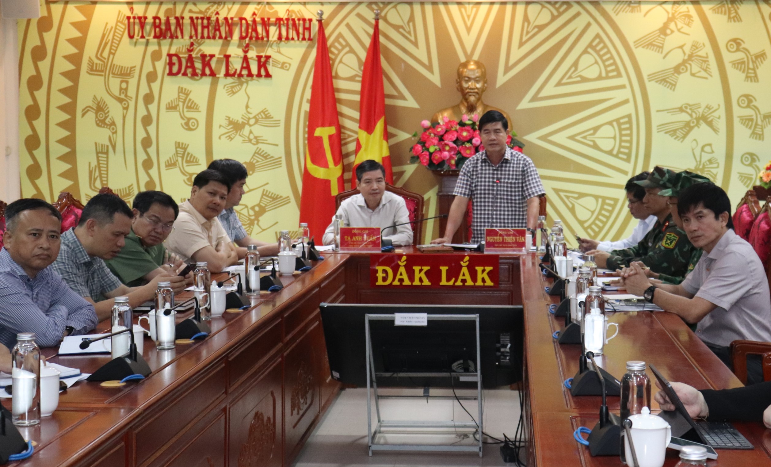 Triển khai các biện pháp khẩn cấp ứng phó với bão số 13