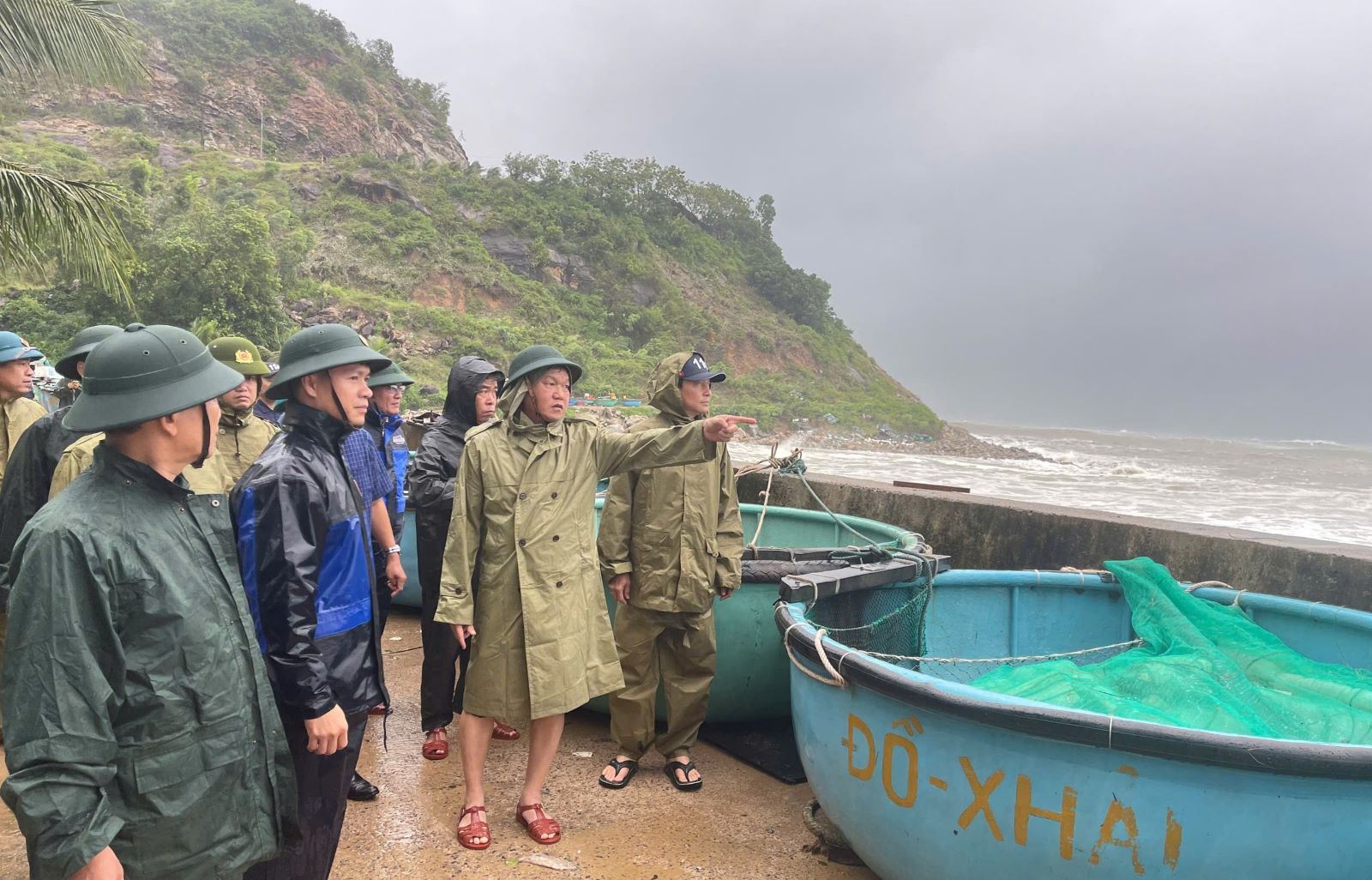 Phó Chủ tịch UBND tỉnh Đắk Lắk Đào Mỹ kiểm tra công tác ứng phó bão số 13 tại xã Xuân Lộc