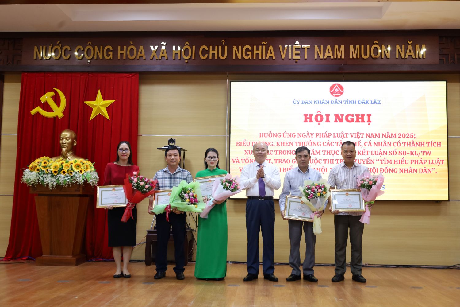 Đắk Lắk thúc đẩy "Văn hóa tuân thủ pháp luật" trong toàn xã hội nhân Ngày Pháp luật Việt Nam 2025