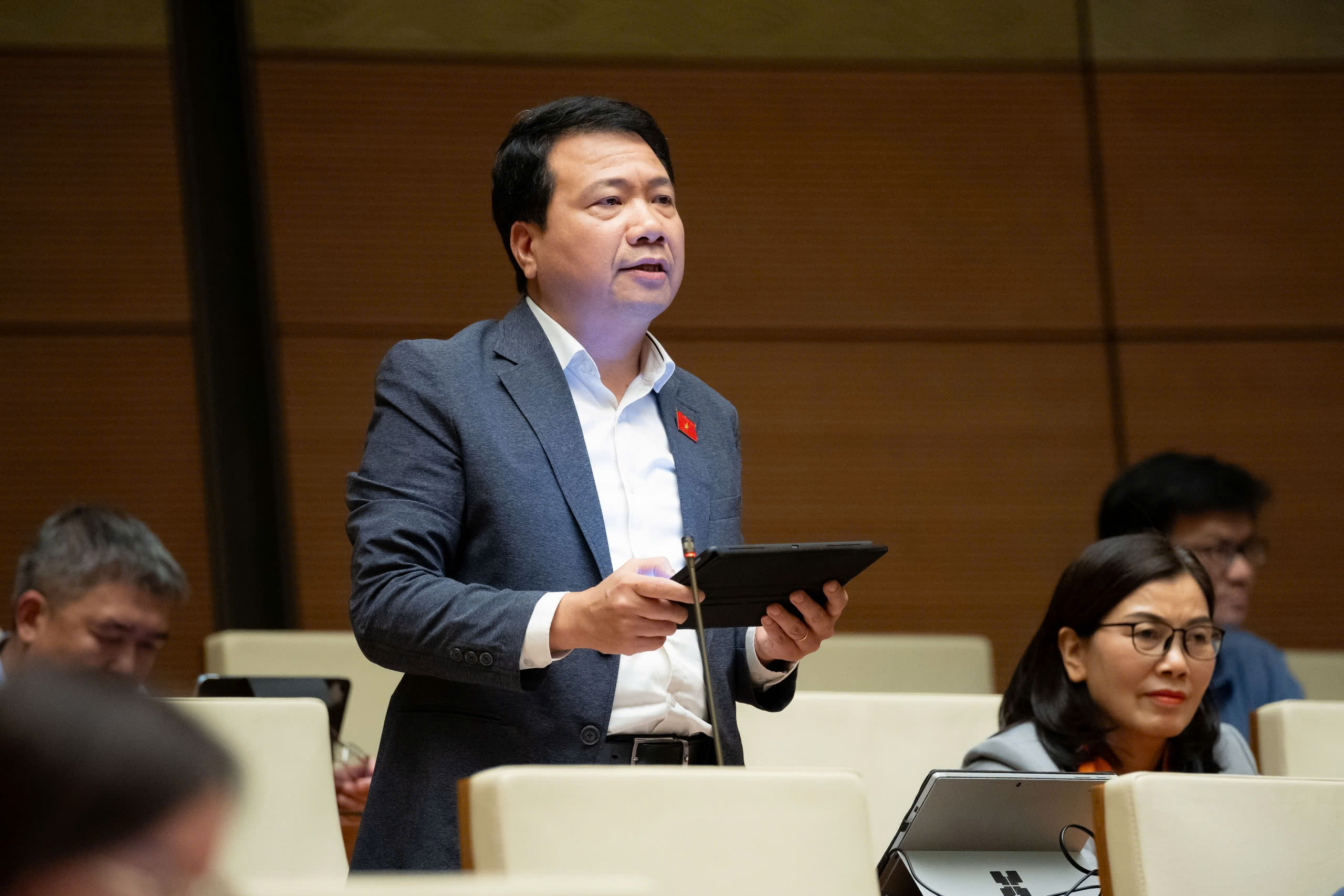 Đoàn đại biểu Quốc hội tỉnh Đắk Lắk góp ý về dự thảo Luật Hàng không dân dụng Việt Nam (sửa đổi)