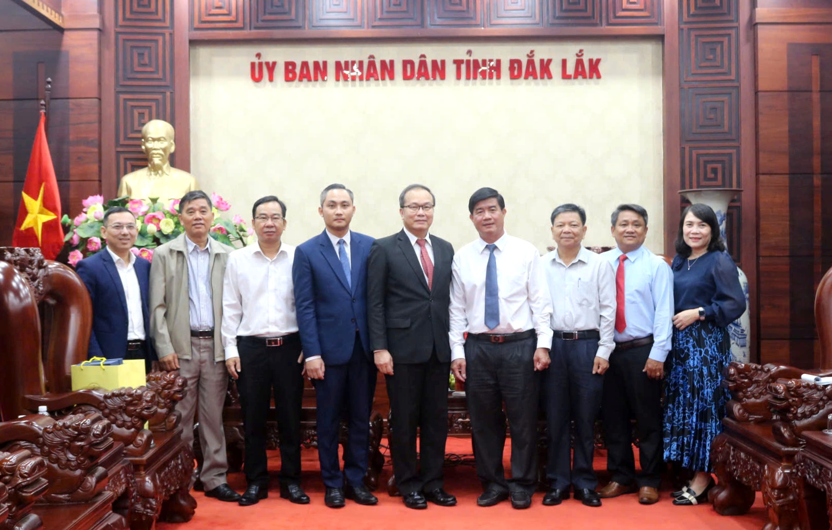 Phó Chủ tịch UBND tỉnh tiếp và chào xã giao Tổng Lãnh sự Lào tại Đà Nẵng