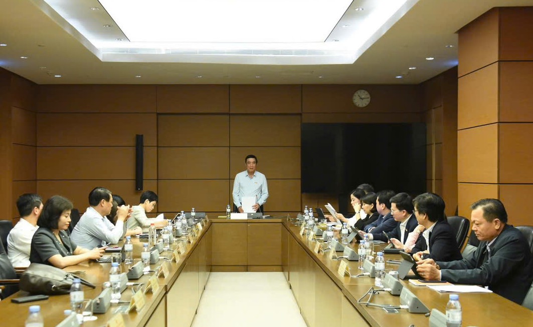 Đoàn đại biểu Quốc hội tỉnh Đắk Lắk thảo luận, góp ý dự thảo nghị quyết  lĩnh vực y tế và giáo dục