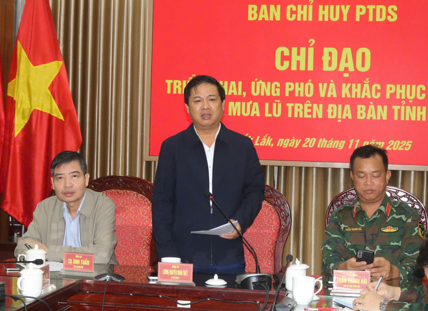 Bí thư Tỉnh ủy: Ưu tiên cứu người và cung cấp lương thực, thực phẩm