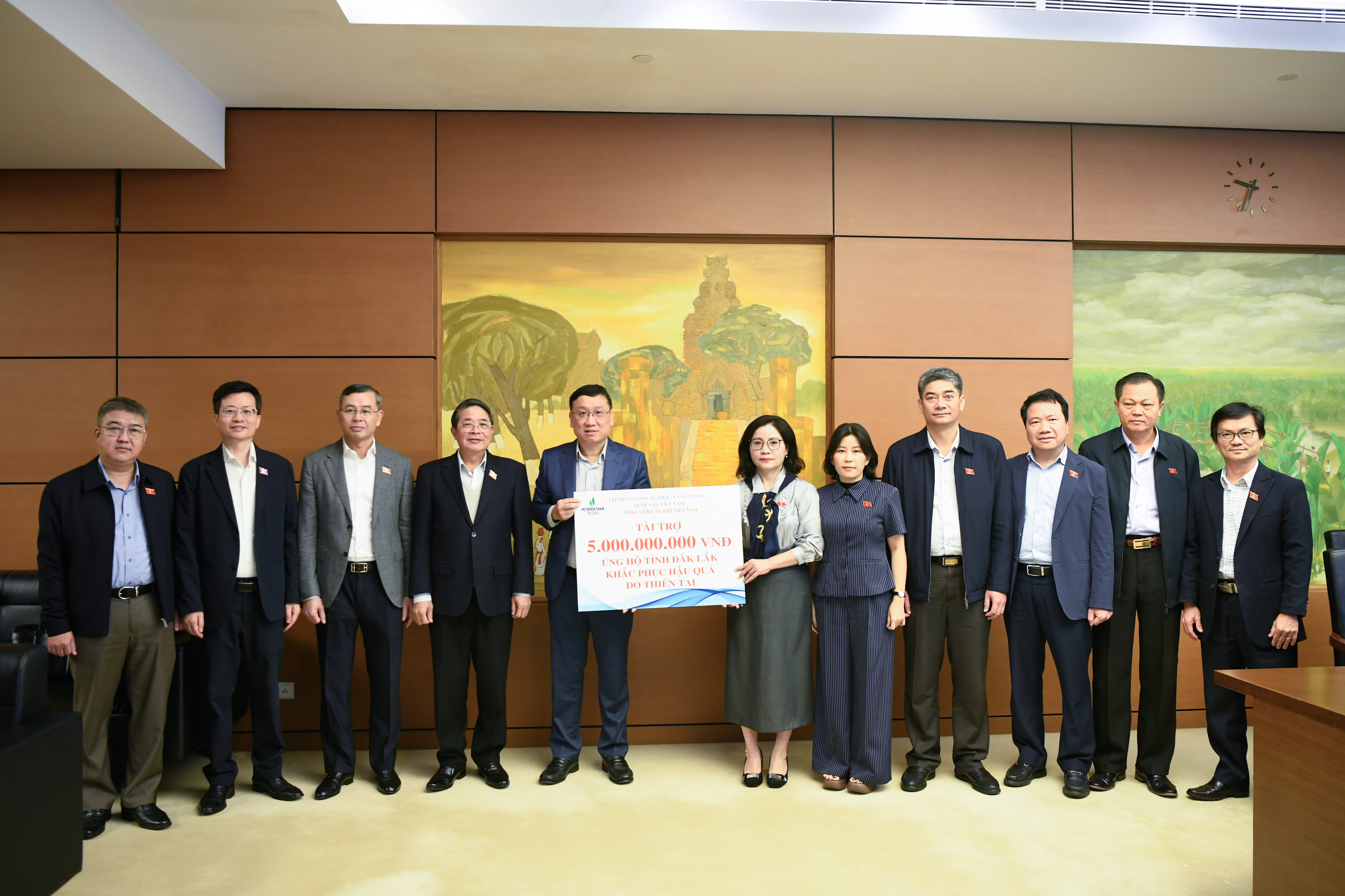 Tổng Công ty Khí Việt Nam hỗ trợ tỉnh Đắk Lắk 5 tỷ đồng khắc phục hậu quả mưa lũ