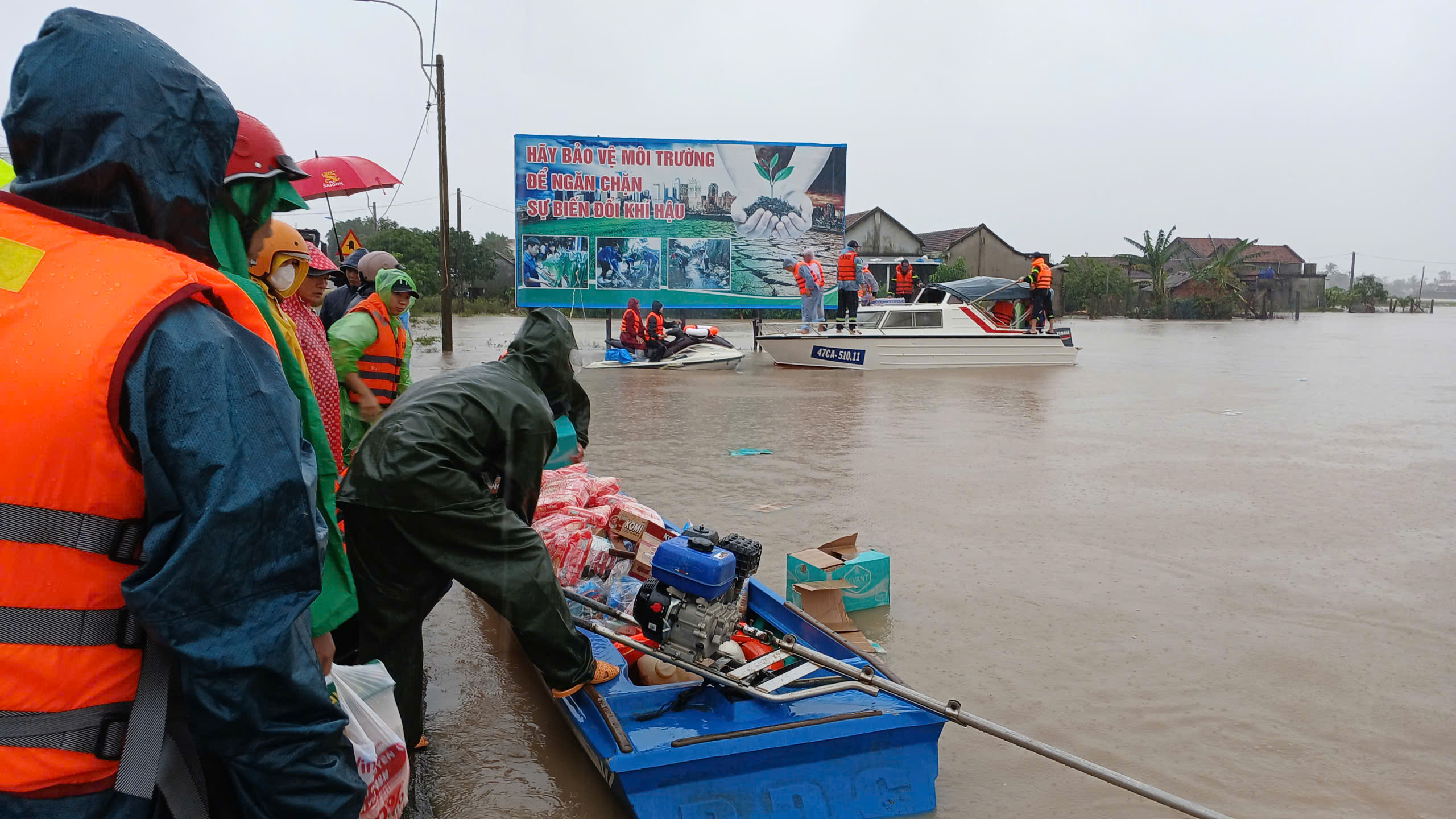 Bộ Chính trị chỉ đạo khắc phục hậu quả do mưa, lũ ở khu vực Trung Bộ gây ra