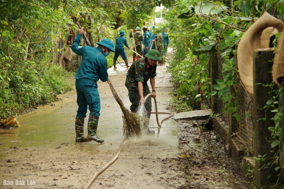 Tập trung khắc phục hậu quả, khôi phục sản xuất kinh doanh, ổn định đời sống Nhân dân sau mưa lũ
