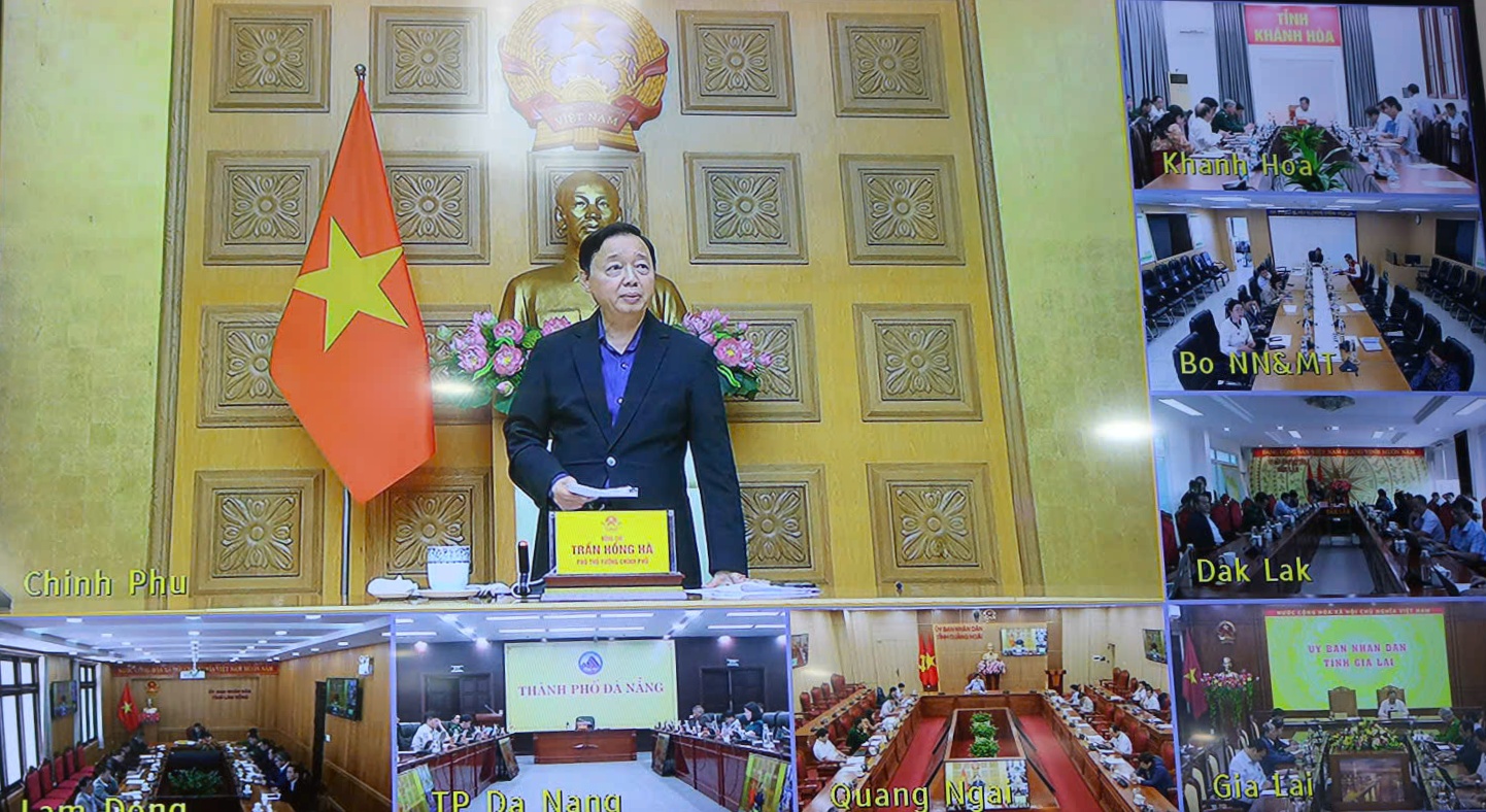 Phó Thủ tướng Chính phủ yêu cầu chuẩn bị các phương án ứng phó với bão số 15