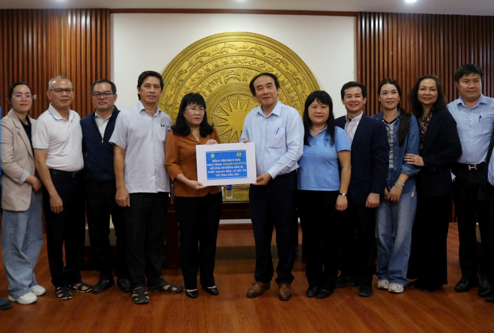 Bệnh viện Bạch Mai cử đoàn chuyên gia hỗ trợ Đắk Lắk khắc phục hậu quả sau lũ