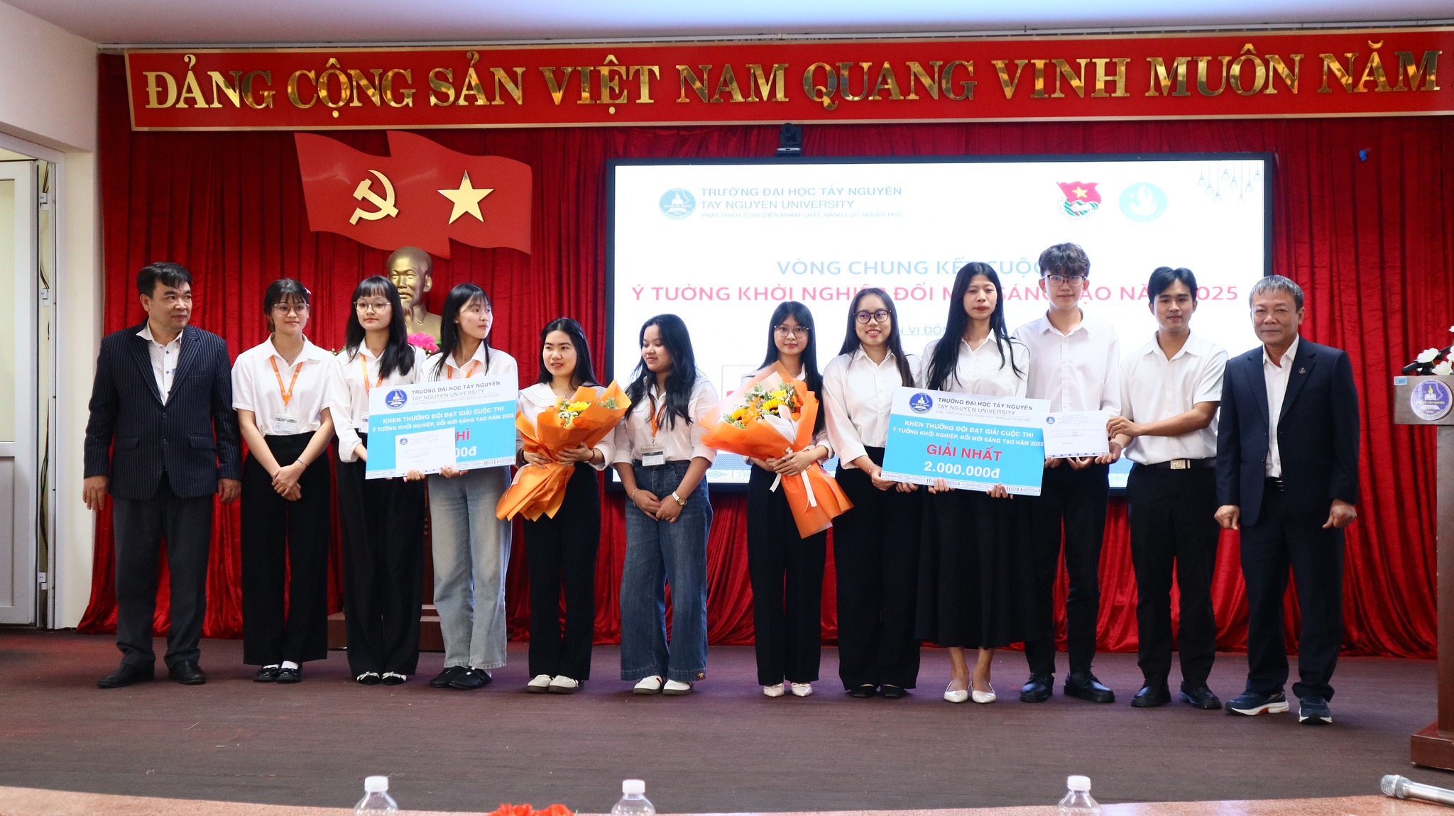 Thiết bị AI soi trứng thông minh đạt giải Nhất Cuộc thi ý tưởng khởi nghiệp đổi mới sáng tạo năm 2025