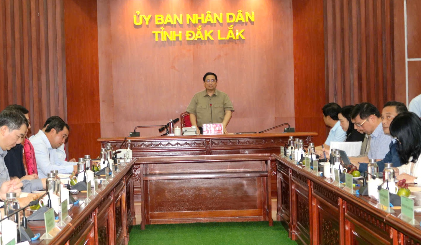 Thủ tướng chỉ đạo khẩn trương dựng lại nhà cửa cho người dân sau thiên tai